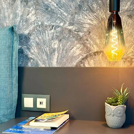 Noir Urban Apartment Warna