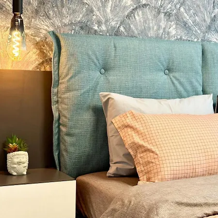 Noir Urban Apartment Warna
